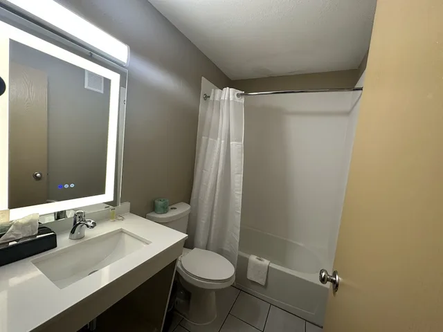 غرفة قياسية بسرير كينج، Super 8 By Wyndham Baltimore/Essex Area 5/5