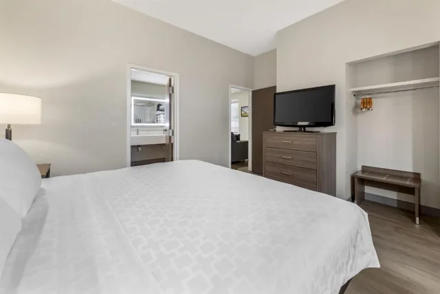 غرفة بسرير كينج، Best Western Plus Revere Inn & Suites 2/10