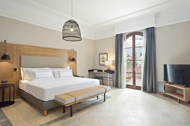 Royal, the Level, Suite, 1 King and 1 Single Beds، Melia Villaitana 1/1