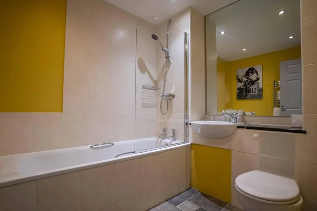 Classic, Double Bed, Stonehouse Court Hotel 3/3
