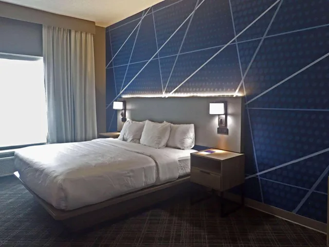 جناح لذوي الإعاقة، Comfort Inn & Suites Hampton Near Coliseum 1/1