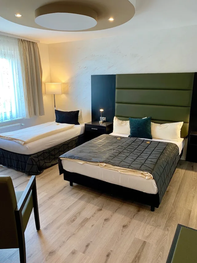 Family, 1 King and 1 Single Beds, Boutique Hotel Goldene Henne 3/7