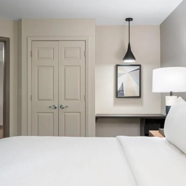 غرفة بسرير كوين لذوي الإعاقة، CANDLEWOOD SUITES MOORESVILLE 2/5