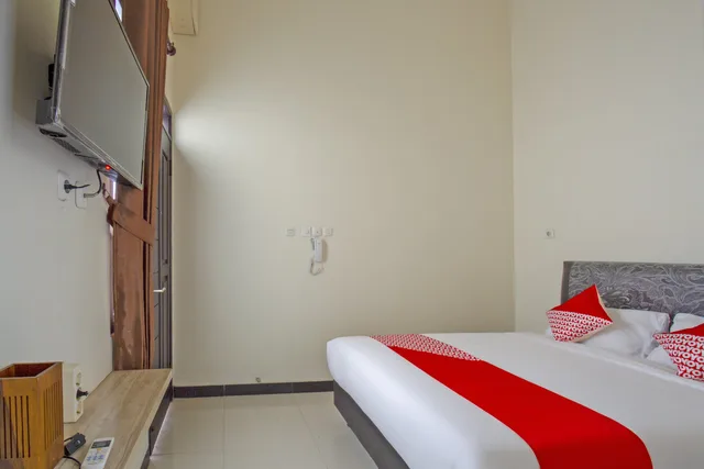 Indonesia, Deluxe, Double Bed، OYO 2753 Irma's Residence 1/5