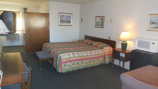 غرفة قياسية بسرير كينج، Budget Host 254 Inn Loveland 1/2