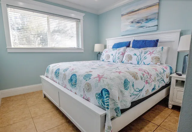 2 Bedrooms, Family Suite, Luxury, 1 King and 2 Queen Beds, Beach Front, Sofa، Anna Maria Island Inn 3/8