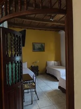 Room, Triple, 2 Double Beds, No Air Condition، Villa Florencia Centro Hotel 1/1