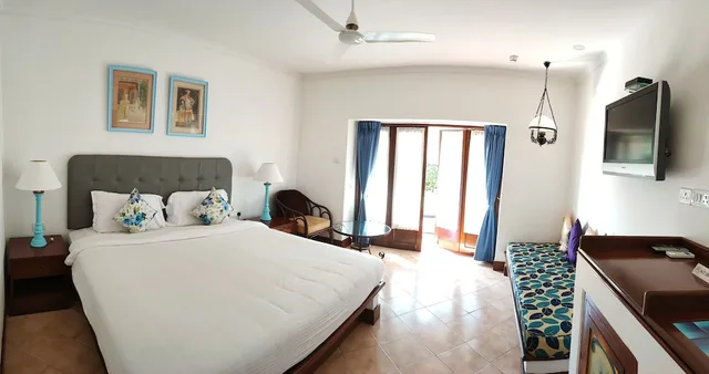 غرفة سوبيريور بسرير كوين، Coconut Grove 2/3
