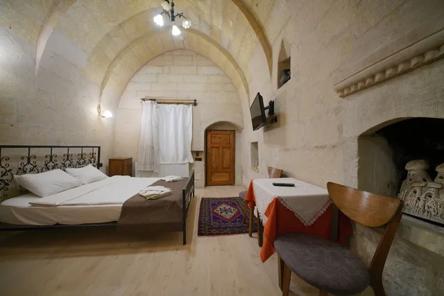 Cave, Double Bed، View Cave Hotel 2/10