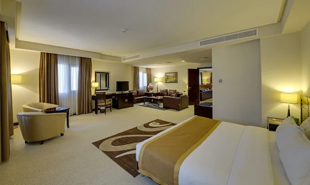 جناح ملكي بسريرين كينج، Monroe Hotel Bahrain 1/5