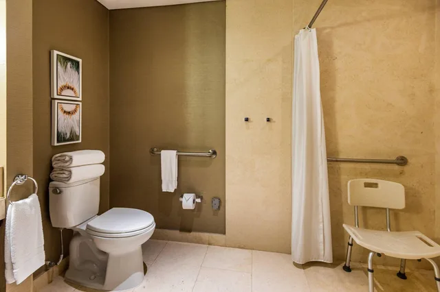 غرفة سوبيريور بسرير كينج، Courtyard By Marriott Bogota Airport 4/6
