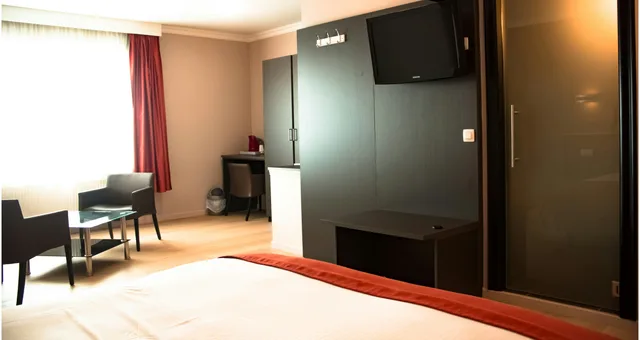 Room, Triple, Hotel Taormina Brussels Airport 3/4