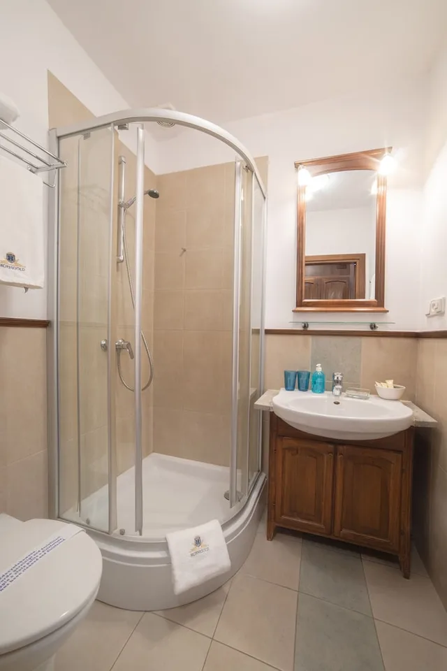 غرفة كلاسيكية بسرير كوين، Euroresidence 8/9