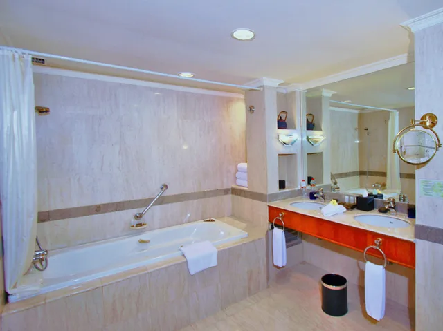 Grand, Aryaduta, Suite, Smoking, ARYADUTA MAKASSAR 3/3