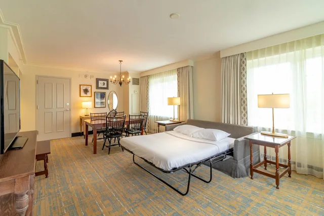 جناح بسرير كينج، Williamsburg Lodge 4/7