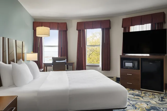 Standard, King Bed, Lake View, Best Western The Hotel Chequamegon 1/6