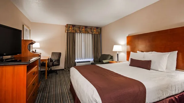 Suite, King Bed, Sofa, Accessible, Best Western Plus Twin View Inn & Suites 1/7