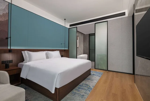 Premium, King Bed, Days Hotel by Wyndham Changsha East 4/6
