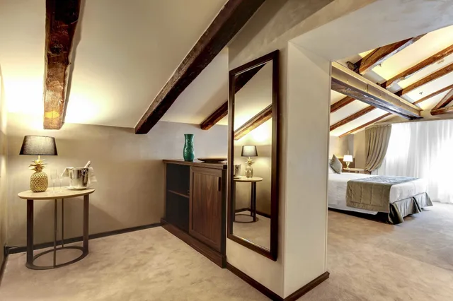 Executive, Suite, King Bed, DONA PALACE 5/8