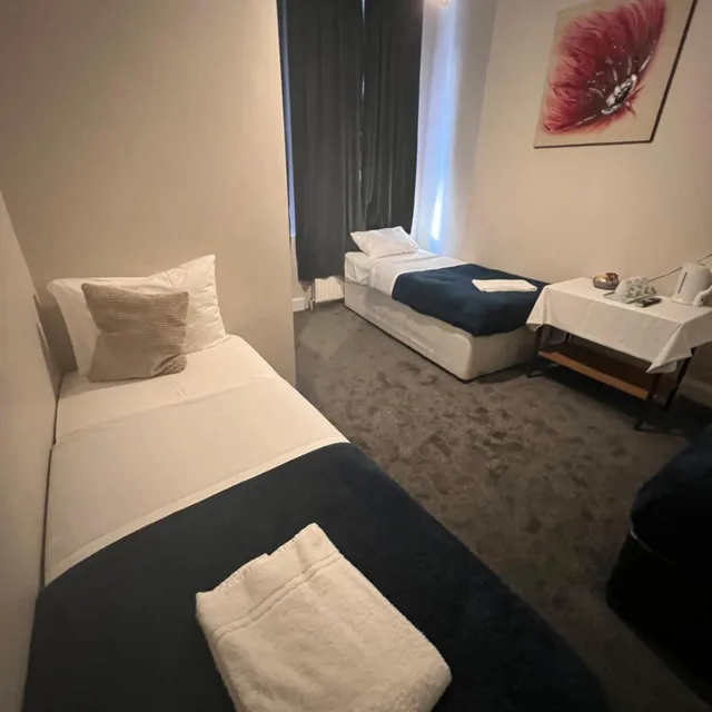 غرفة ثلاثية، Goodwood Hotel 3/6
