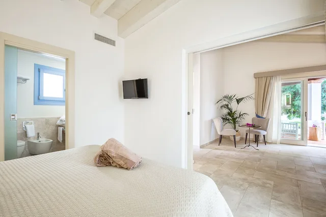 جناح بسرير كوين وسريرين منفصلين، Corte Bianca - Adults Only & Spa- Bovis Hotels 1/4