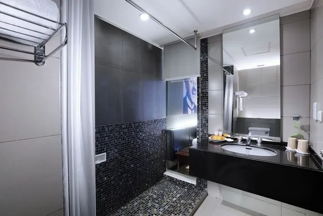 غرفة ديلوكس بسرير كوين للمدخنين، Hotel Grand Candi Semarang 8/8