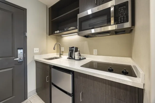جناح بسرير كينج مع أريكة لذوي الإعاقة، Best Western Plus Executive Residency Jackson Northeast 3/7