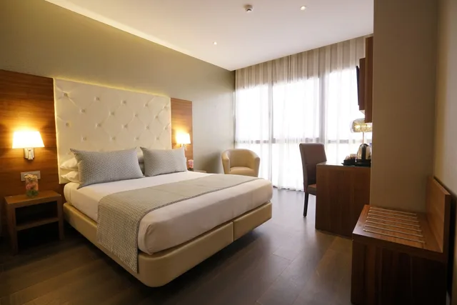 غرفة ديلوكس بسرير كوين بإطلالة على البحر، Az Hotel Kouba 2/4