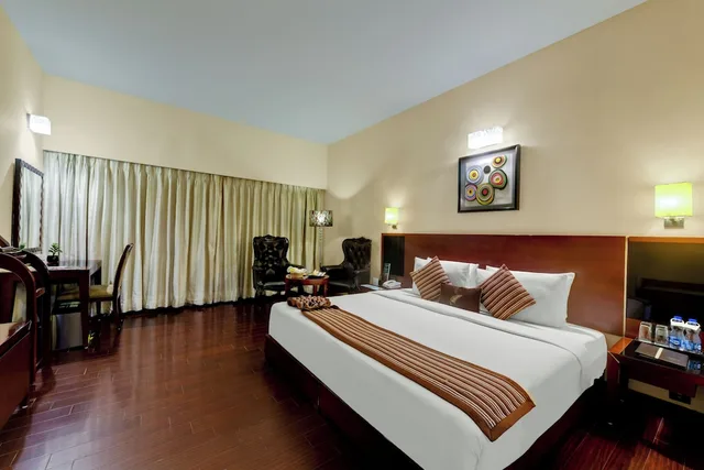 غرفة كلاسيكية بسرير كينج بإطلالة على المدينة، The Fern Residency Rajkot 1/4