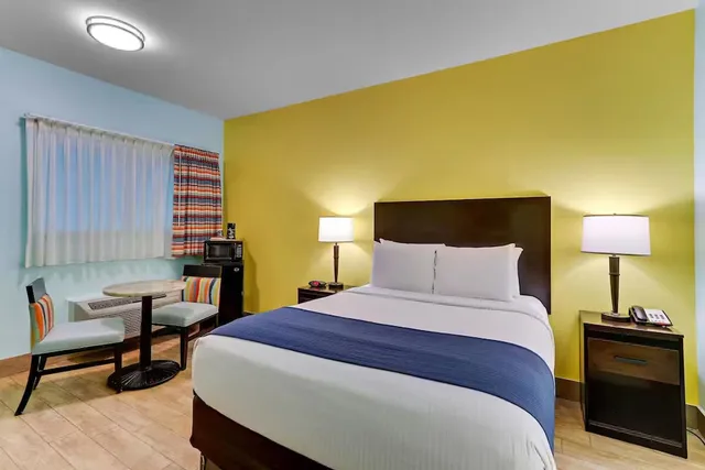 غرفة اقتصادية بسرير كوين لذوي الإعاقة، OYO The Island Hotel 1/4