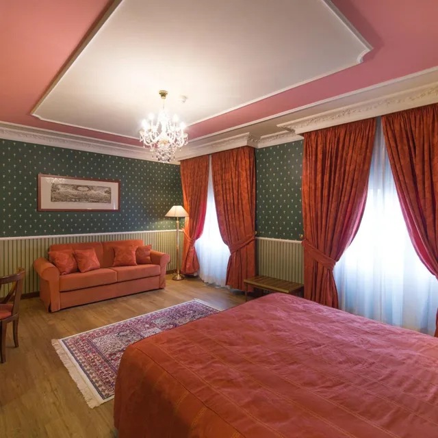 غرفة عائلية بسرير كينج، Strozzi Palace Hotel 4/6