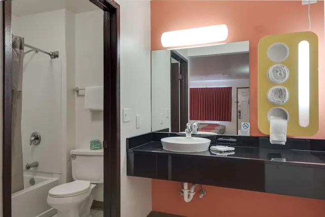 غرفة قياسية بسرير كوين لذوي الإعاقة، Motel6 Brownsville Tx North 4/4