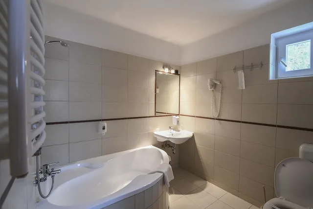 Vintage, Twin Beds، Hotel Korona Eger 4/4