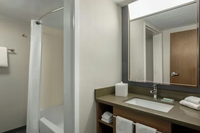 Room, 2 Queen Beds, Sofa, Accessible, Courtyard By Marriott Kokomo 4/6