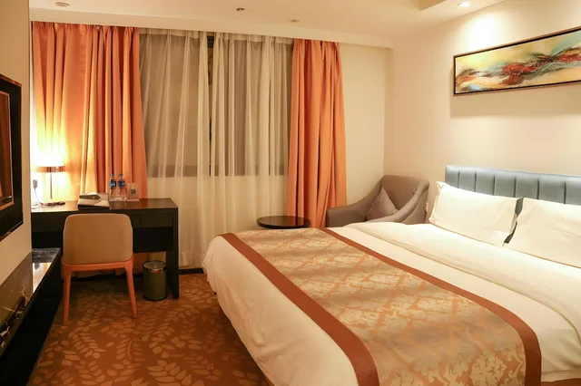 Business, Double Bed, No Window، Golden Central Hotel 1/1