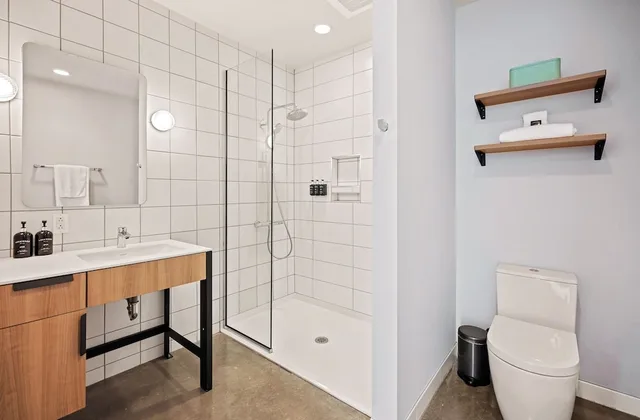 جناح بريميوم بسريرين كوين، BentoLiving Chestnut Hill 9/10