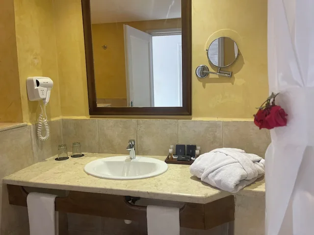 Room, Triple, 1 Double and 1 Single Bed, Africa Jade 2/3