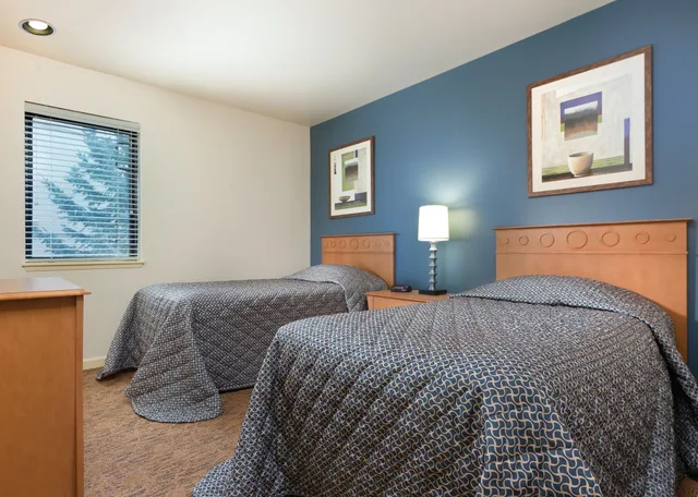 2 Bedrooms, Condo, Deluxe, Murphy and Twin Beds, Queen Bed, Kitchen، WorldMark Lake Chelan Shores 1/3
