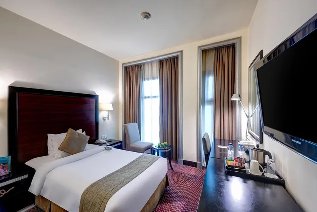 Standard, Queen Bed, Mercure Gold Hotel Jumeirah By Accor 1/10