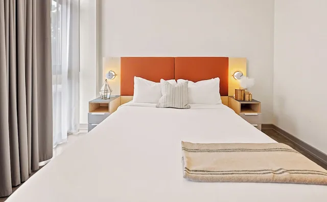 جناح بريميوم بسريرين كوين، BentoLiving Chestnut Hill 8/10