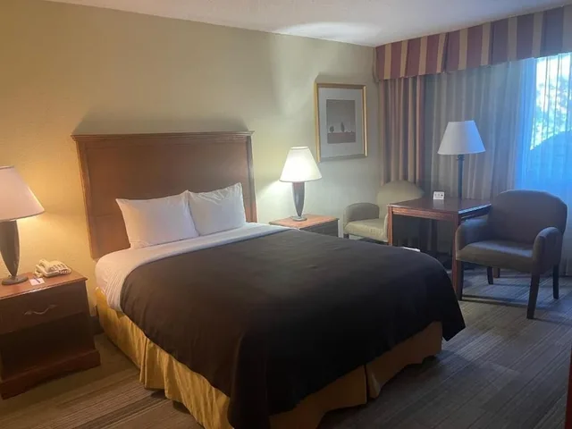 غرفة أساسية بسرير كوين، Budgetel Inn & Suites Atlanta 2/4