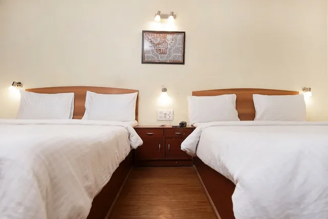 غرفة ديلوكس عائلية بسرير كوين بإطلالة على الحديقة، West End Hotel 4/10