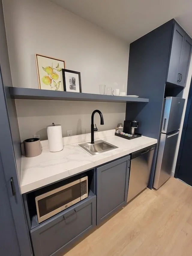 غرفة بسرير كينج، Denizen Hotel 2/6