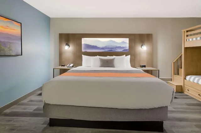 Upgrade, Suite, King and Twin Beds, Graystone Lodge, an Ascend Collection Hotel 2/10