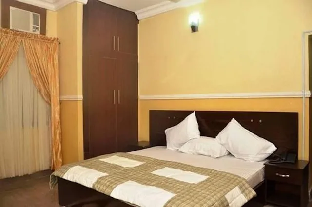 غرفة قياسية بسرير مزدوج، Birch Tree Hotel 1/2