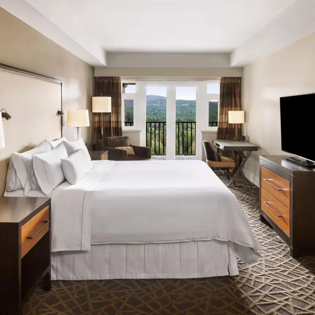 1 Bedroom, Suite, King Bed, Golf Course View, Corner، Westin Bear Mountain Golf Resort And Spa 1/4