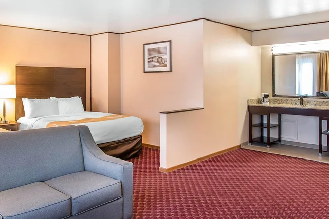 Suite, 2 Queen Beds, Sofa, Accessible, Quality Inn & Suites Houghton Downtown 6/10