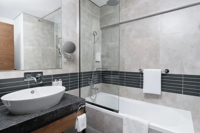 Standard, Laundry، Holiday Inn Dubai Village Circle 8/9