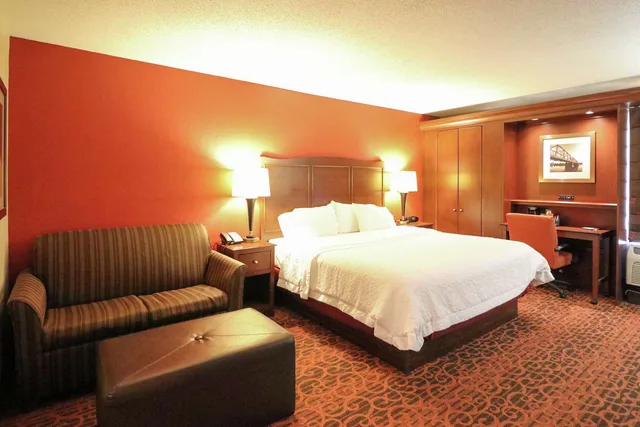 غرفة بسرير كينج بجاكوزي، Hampton Inn Columbus South 2/4