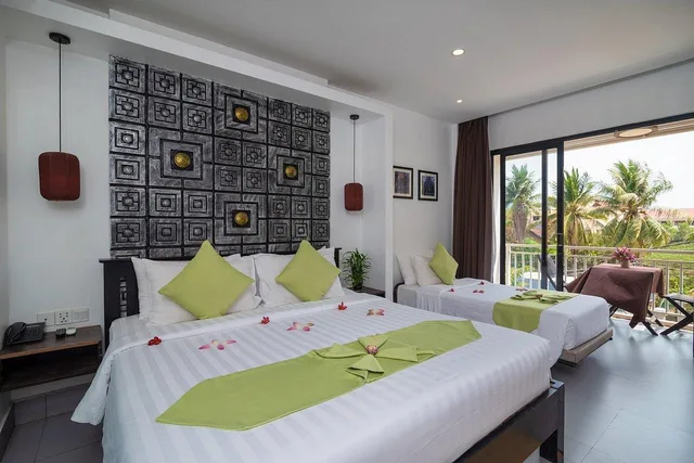 Deluxe, Family, 1 King and 1 Single Beds, Pool View, Ladear Priviledge Rooms 2/2